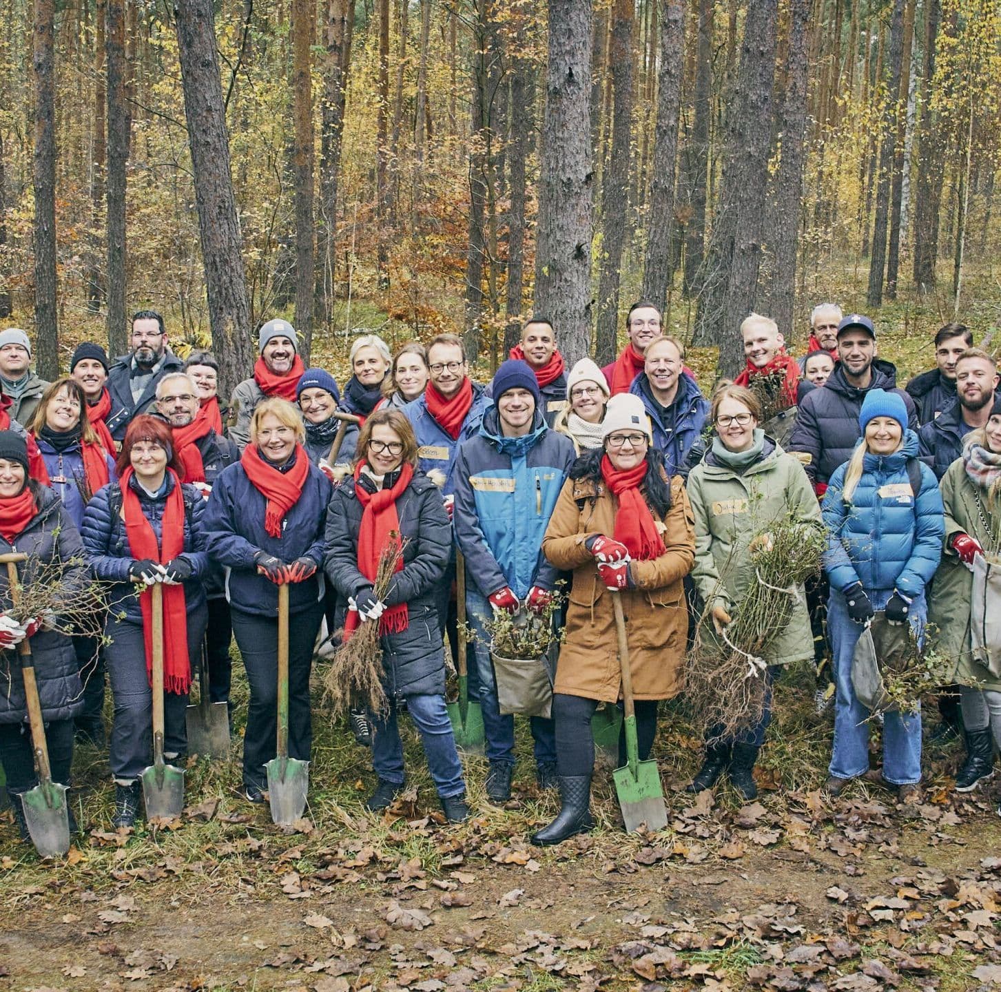Gruppenbild bei der Baumpflanzaktion 2024