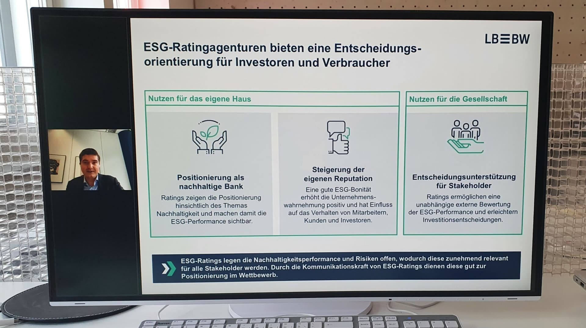 Präsentationsslide Ratingagenturen bieten eine Entscheidungsorientierung für Investoren und Verbraucher