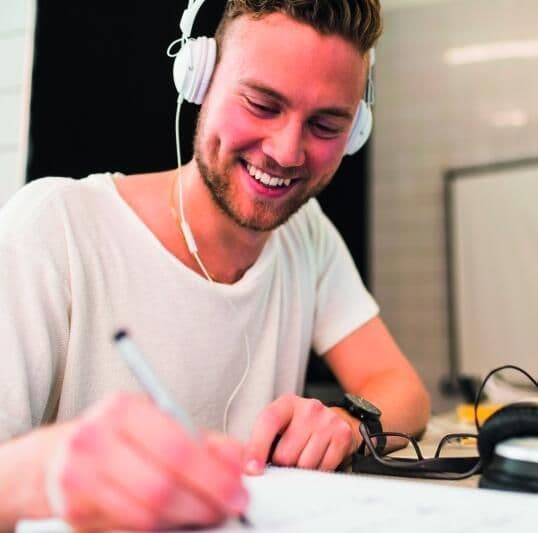 Mann beim Arbeiten